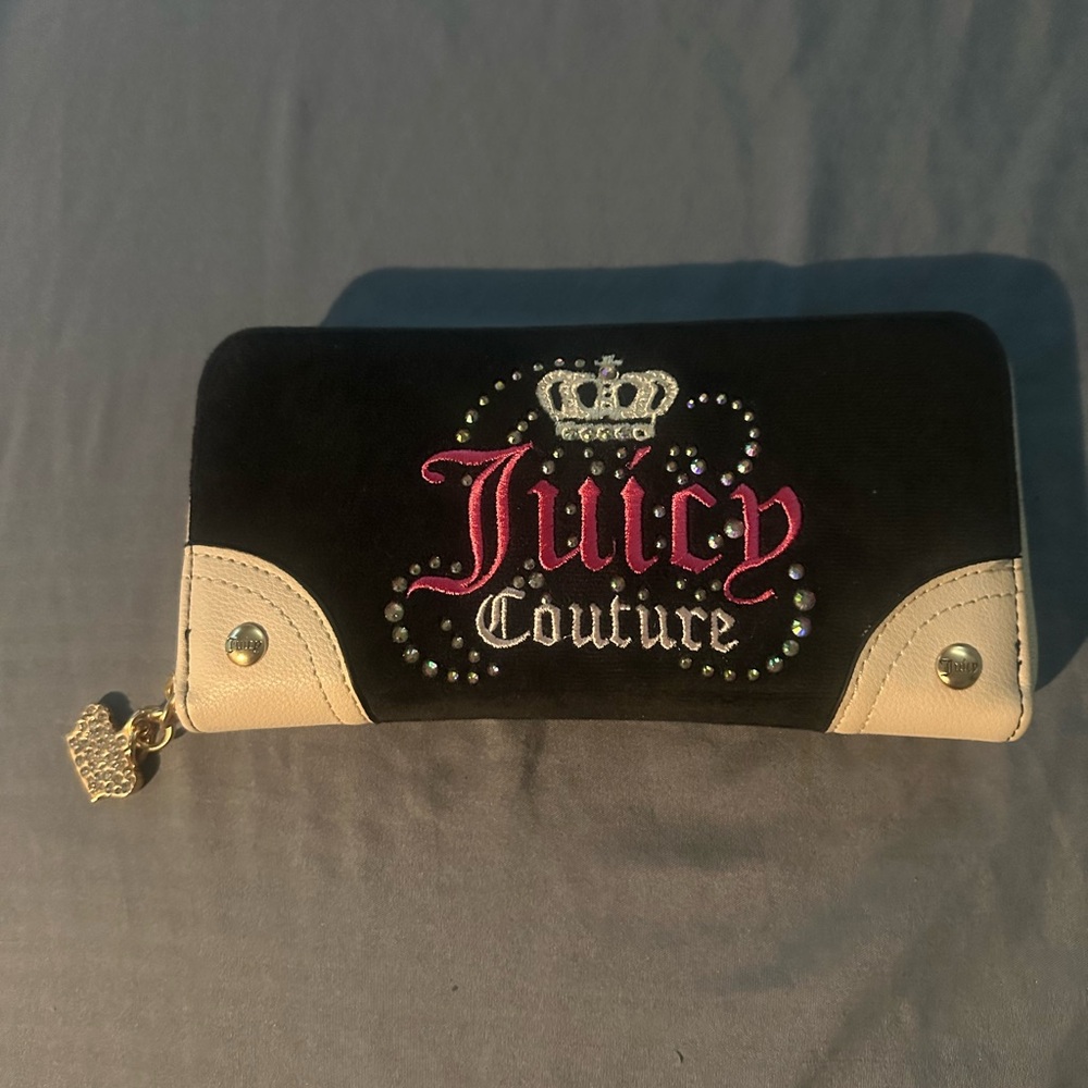 JUICY COUTURE BLACK WALLET SIZE MEDIUM USED